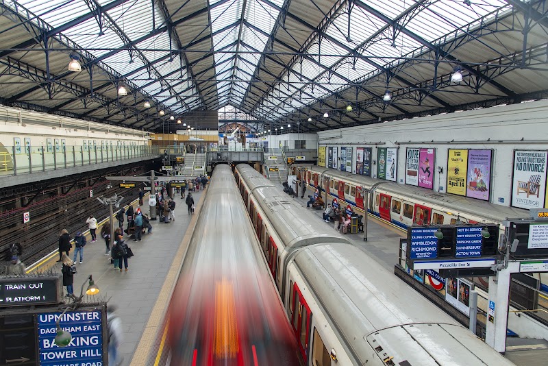 Earl's Court Station — London's First Escalator