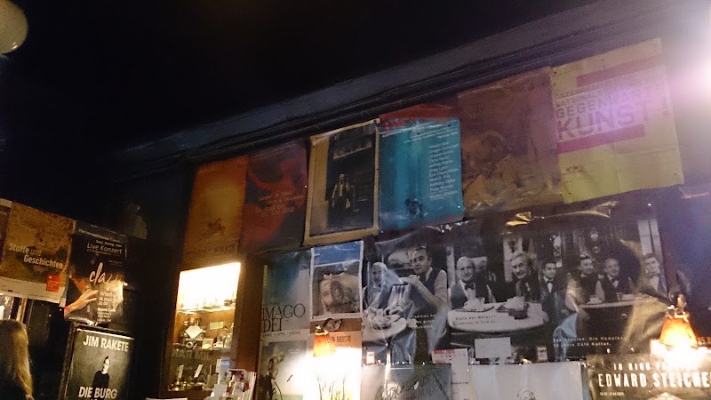 Stephansplatz & Café Hawelka: Der Mythos der Buchteln und Künstler