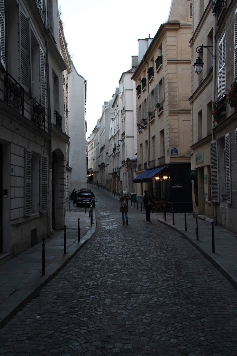 Улица Сервандони: квартира Д'Артаньяна (бывшая rue des Fossoyeurs)